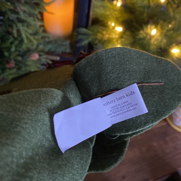 Pottery Barn Kids Whimsical and Festive Plaid Felt Wreath Decor - Picture 10 of 14